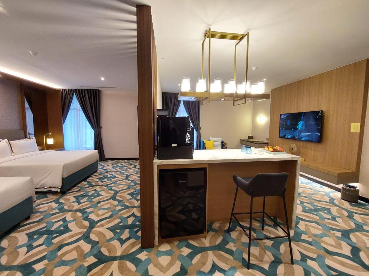 Christee Suites Hotel Малакка Экстерьер фото