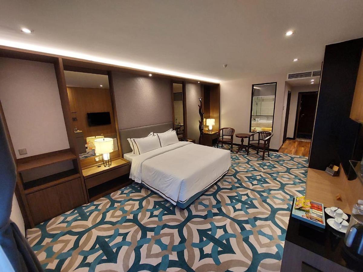 Christee Suites Hotel Малакка Экстерьер фото