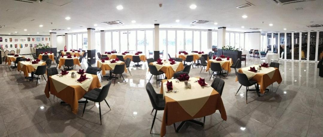 Christee Suites Hotel Малакка Экстерьер фото